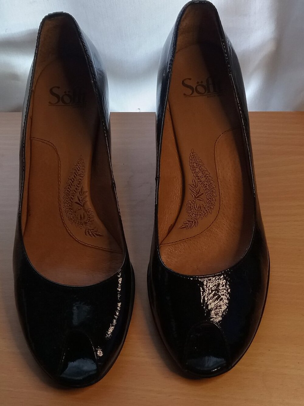 SOFFT Black Patent Leather Peep toe Women’s Shoes Size 9M